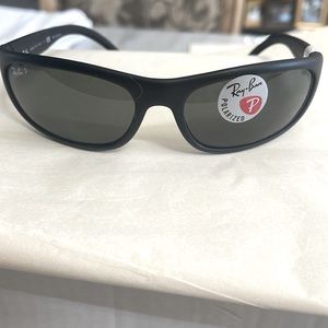 RAY BAN P
